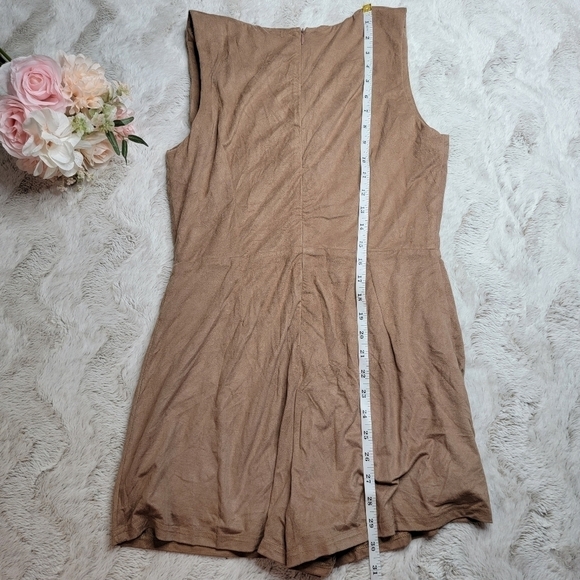 ✨️CL Illa Illa Tan Soft Sleeveless Lace Up Detail Romper Size L - Picture 10 of 13